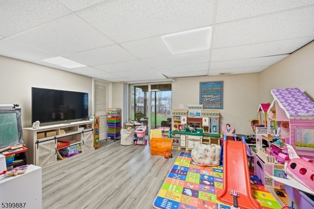 12 Mountain Ridge Rd, Bloomingdale Boro, NJ 07403