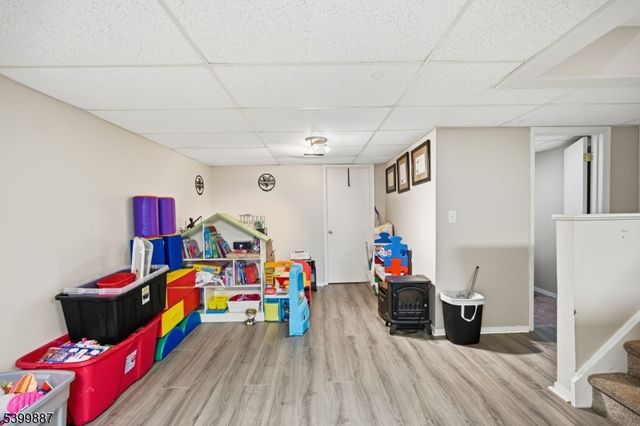 12 Mountain Ridge Rd, Bloomingdale Boro, NJ 07403