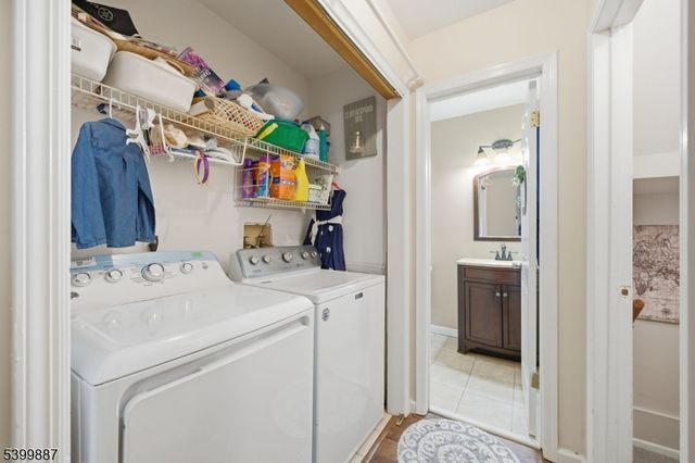 12 Mountain Ridge Rd, Bloomingdale Boro, NJ 07403