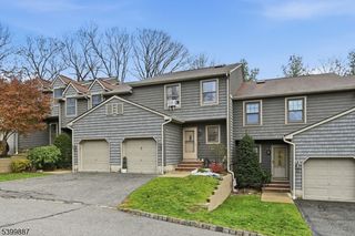 12 Mountain Ridge Rd, Bloomingdale Boro, NJ 07403