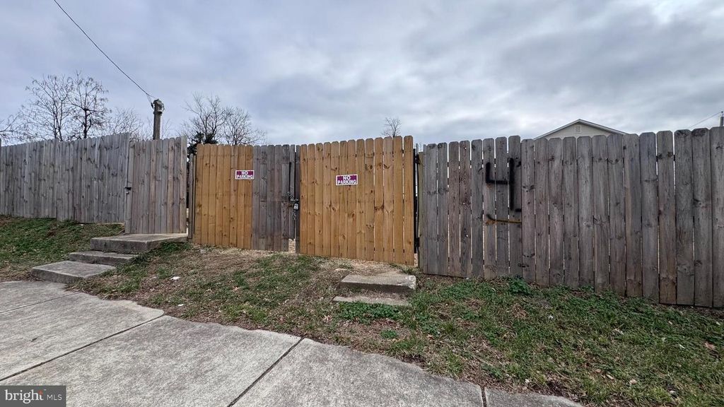 419 CARMODY HILLS DR, Capitol Heights, MD 20743