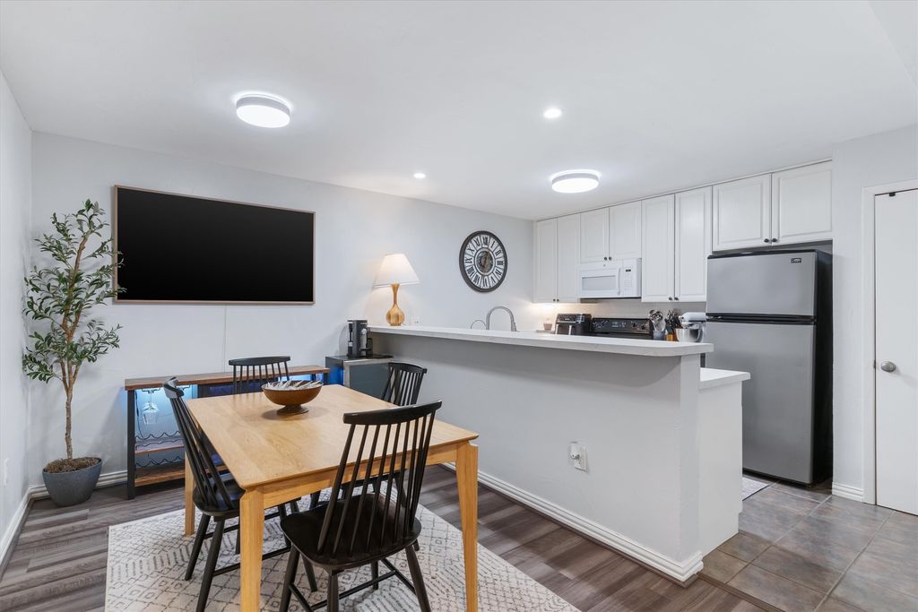 7510 Holly Hill Drive 148, Dallas, TX 75231