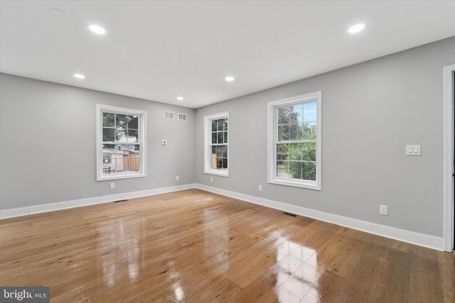 110 S MATLACK ST, West Chester, PA 19382