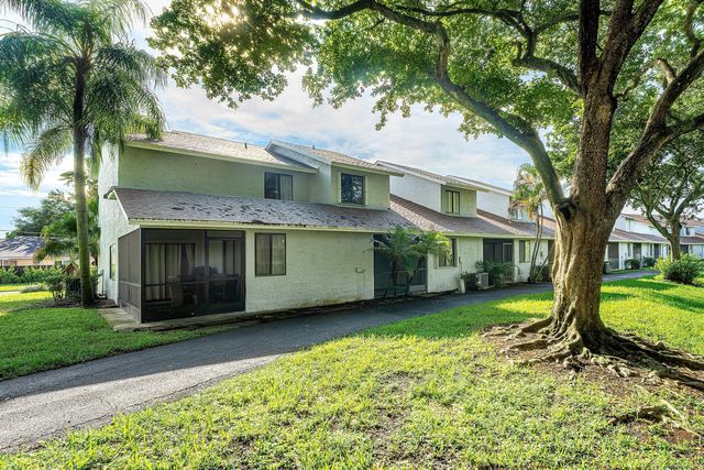 1595 Woodbridge Lakes Circle, West Palm Beach, FL 33406