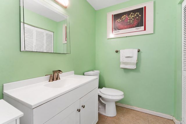 1595 Woodbridge Lakes Circle, West Palm Beach, FL 33406