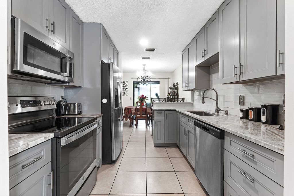 1595 Woodbridge Lakes Circle, West Palm Beach, FL 33406