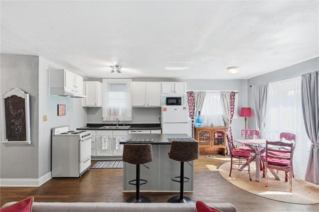 6638 Broadmoor Street, Kansas City, MO 64131