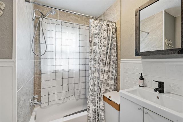 6638 Broadmoor Street, Kansas City, MO 64131