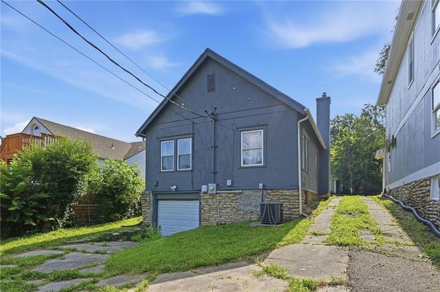 6638 Broadmoor Street, Kansas City, MO 64131
