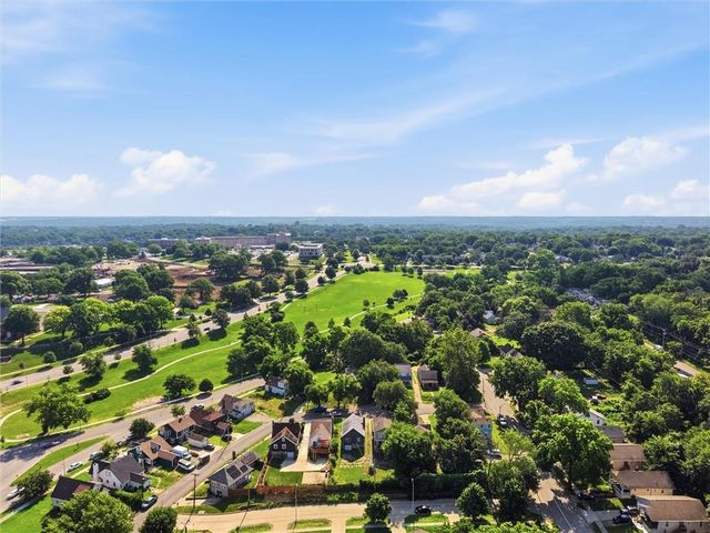 6638 Broadmoor Street, Kansas City, MO 64131