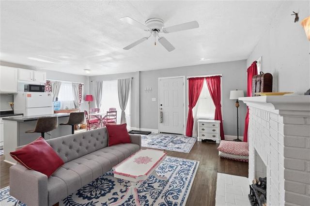 6638 Broadmoor Street, Kansas City, MO 64131