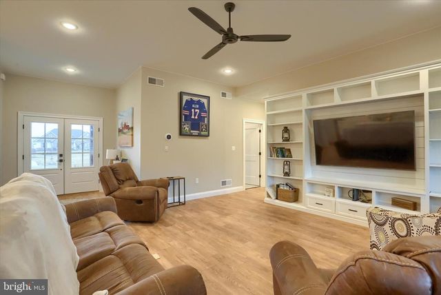 23 PEYTON DR, Carlisle, PA 17015