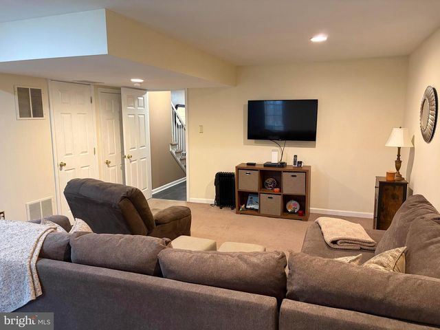 36 HOAG LN, Aston, PA 19014