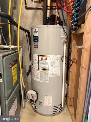 36 HOAG LN, Aston, PA 19014