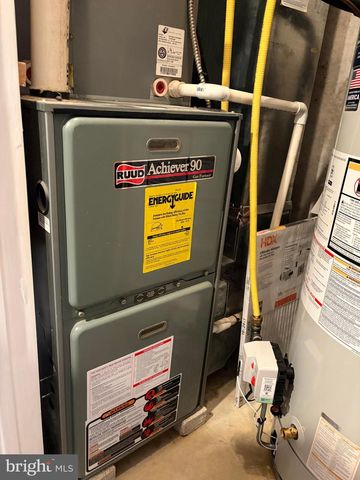 36 HOAG LN, Aston, PA 19014