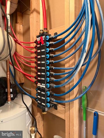 36 HOAG LN, Aston, PA 19014