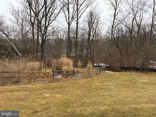 36 HOAG LN, Aston, PA 19014