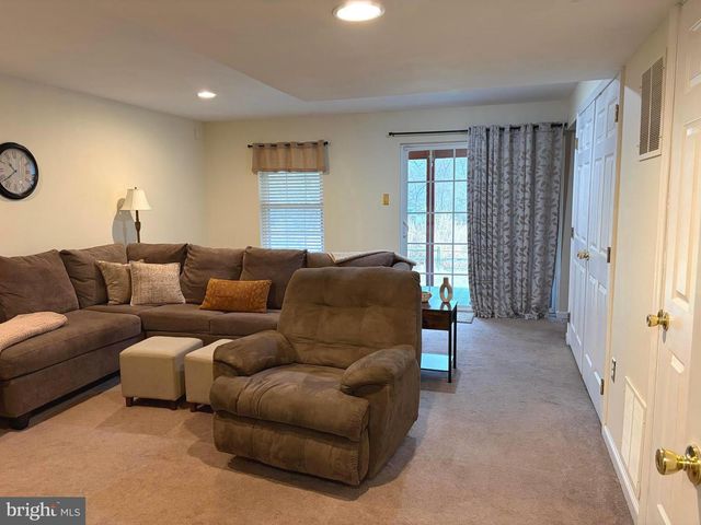 36 HOAG LN, Aston, PA 19014