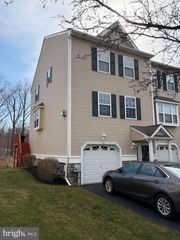 36 HOAG LN, Aston, PA 19014