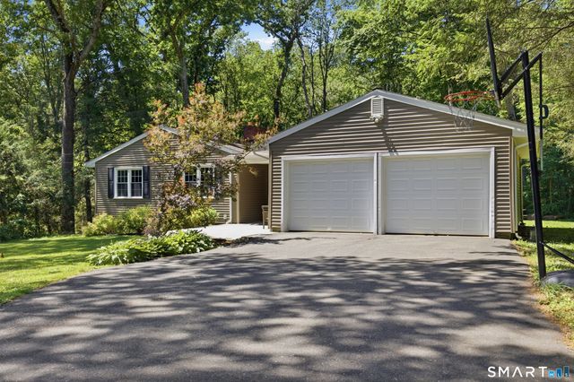 41 Hemlock Trail, Trumbull, CT 06611