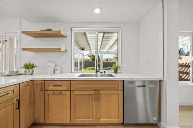 1513 Powell Rd, Oceanside, CA 92056