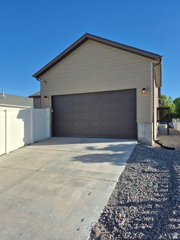 1896 E JUNIPER DR, Eagle Mountain, UT 84005