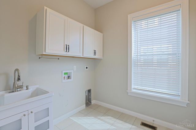 4143 Parkview Drive, Blue Ash, OH 45242