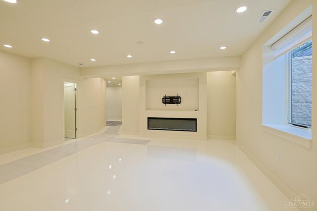 4143 Parkview Drive, Blue Ash, OH 45242