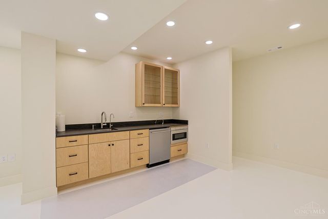 4143 Parkview Drive, Blue Ash, OH 45242