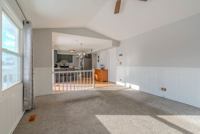 601 Bluff Street, Carol Stream, IL 60188