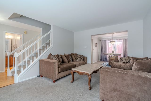 601 Bluff Street, Carol Stream, IL 60188