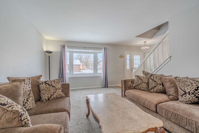 601 Bluff Street, Carol Stream, IL 60188