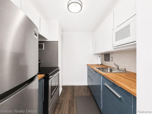 1300 E Lafayette 604, Detroit, MI 48207