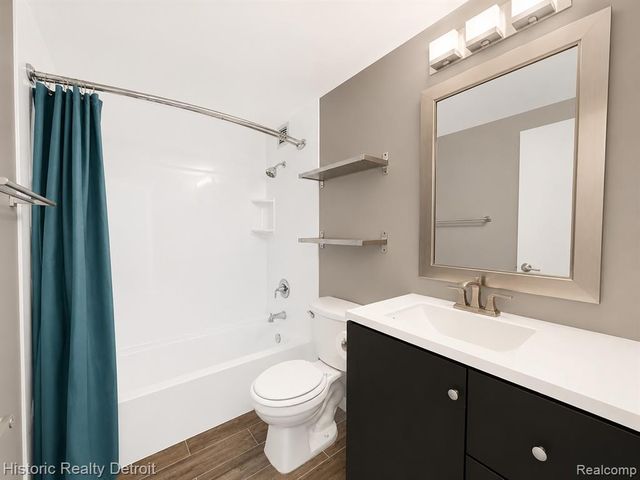 1300 E Lafayette 604, Detroit, MI 48207