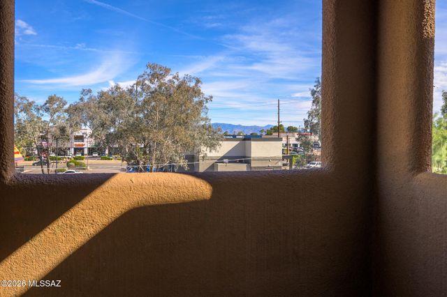 1810 E Blacklidge Dr Apt 322, Tucson, AZ 85719