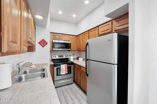 1810 E Blacklidge Dr Apt 322, Tucson, AZ 85719