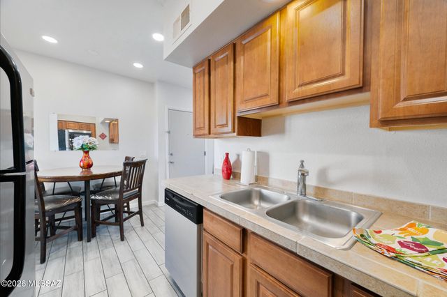 1810 E Blacklidge Dr Apt 322, Tucson, AZ 85719