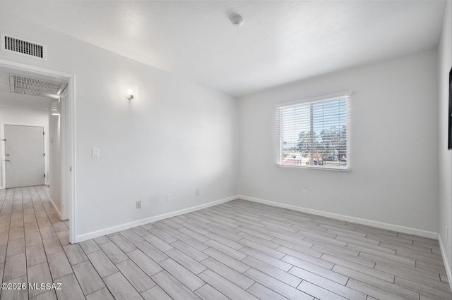 1810 E Blacklidge Dr Apt 322, Tucson, AZ 85719