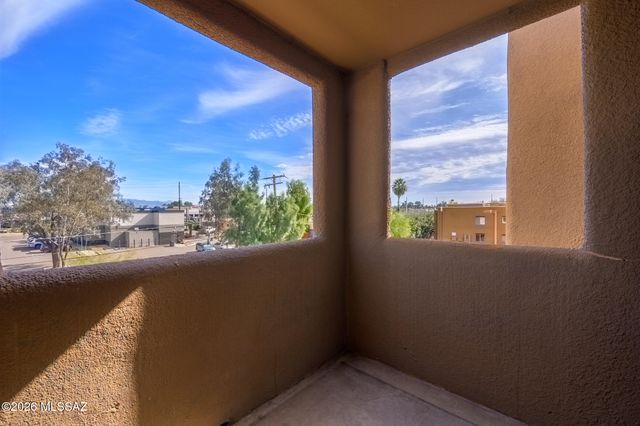 1810 E Blacklidge Dr Apt 322, Tucson, AZ 85719