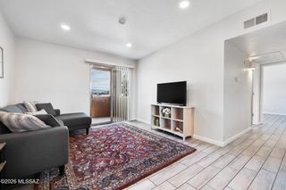 1810 E Blacklidge Dr Apt 322, Tucson, AZ 85719