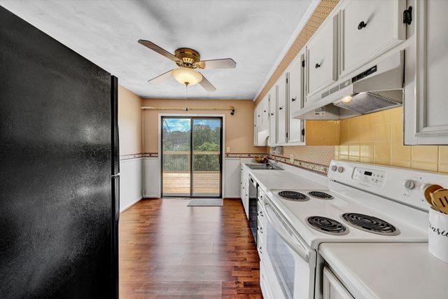3582 Berryhill DR, Roanoke, VA 24018