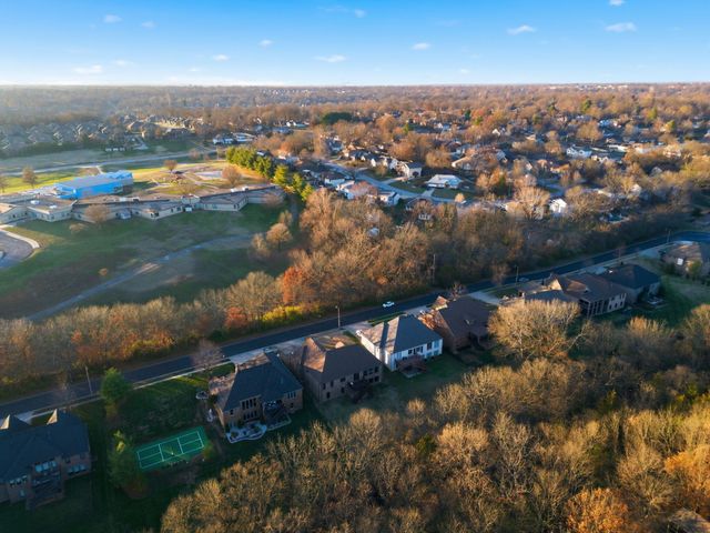 5350 S Parklane Avenue, Springfield, MO 65810