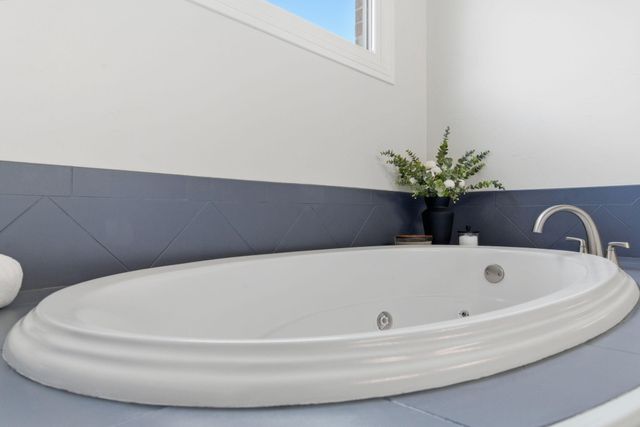 5350 S Parklane Avenue, Springfield, MO 65810