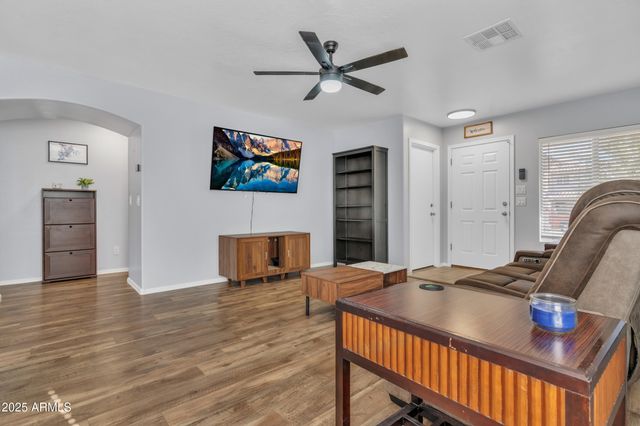 11216 W SELLS Drive, Phoenix, AZ 85037