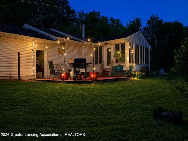 14112 Woodbury Road, Haslett, MI 48840