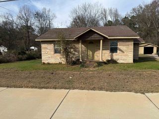 409 W Harrison Rd., Longview, TX 75604