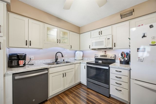 5712 Golden Court NE 59, Cedar Rapids, IA 52402