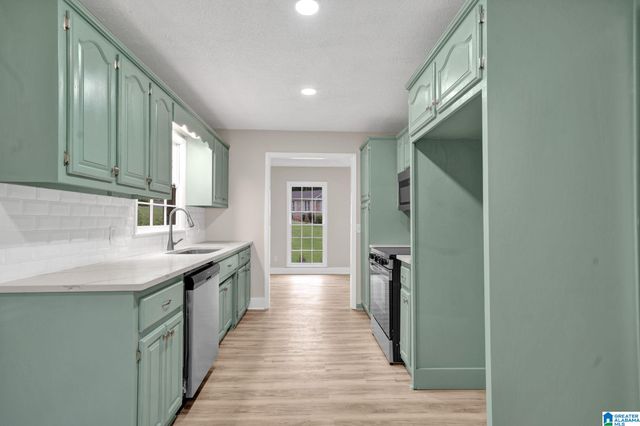 300 34TH AVENUE NE, Center Point, AL 35215