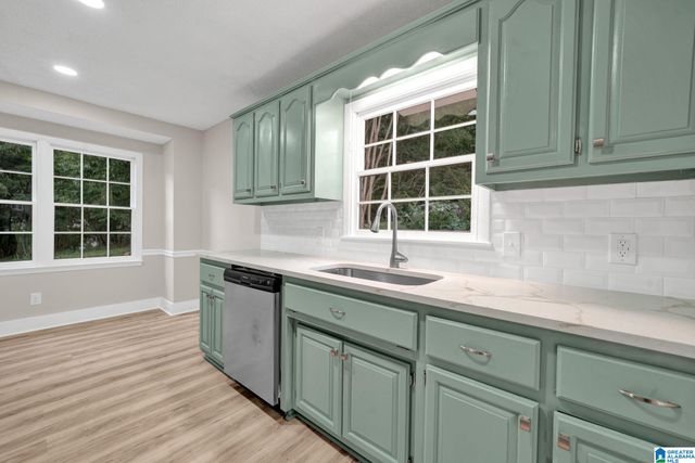 300 34TH AVENUE NE, Center Point, AL 35215