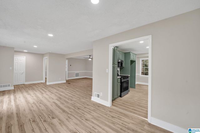 300 34TH AVENUE NE, Center Point, AL 35215